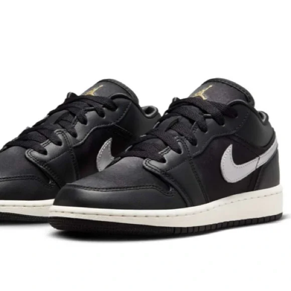 Jordan 1 Low SE “Black/Metallic Silver/Sail/Metallic Gold" - Picture 9 of 9